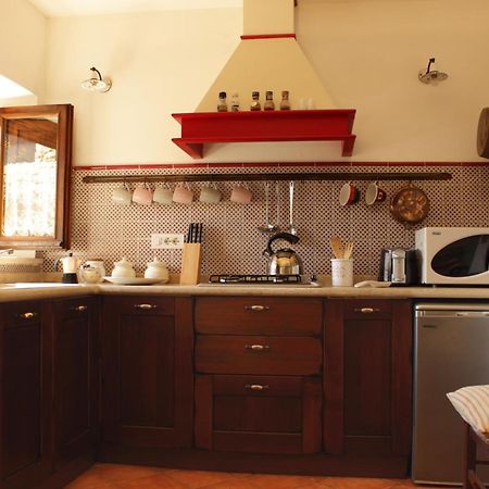 Torre Del Falco Guest House Сполето Екстериор снимка