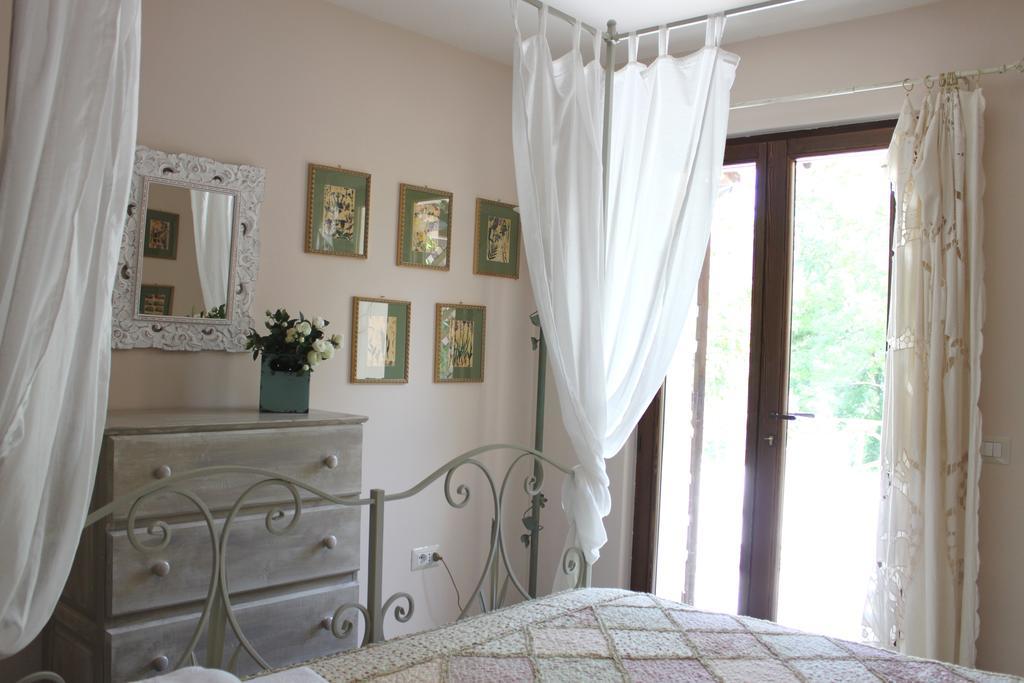 Torre Del Falco Guest House Сполето Стая снимка