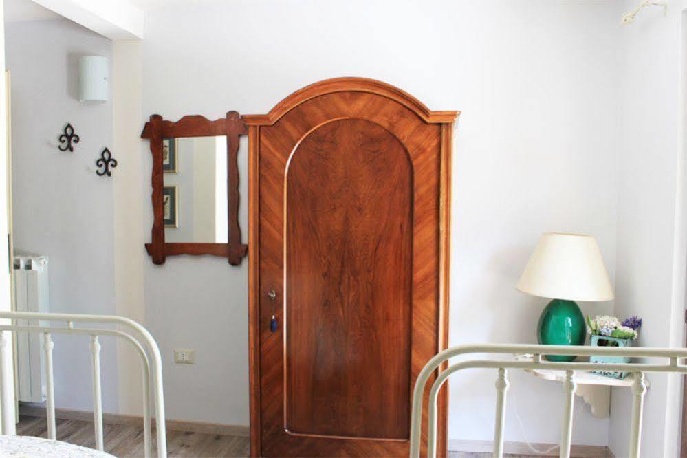 Torre Del Falco Guest House Сполето Екстериор снимка