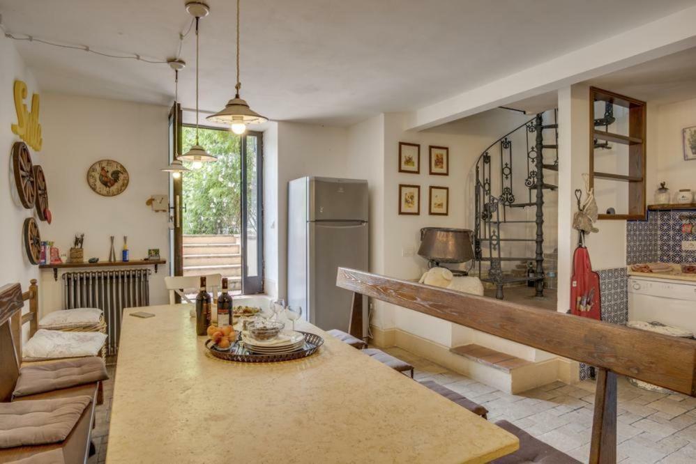 Torre Del Falco Guest House Сполето Екстериор снимка