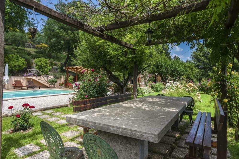 Torre Del Falco Guest House Сполето Екстериор снимка